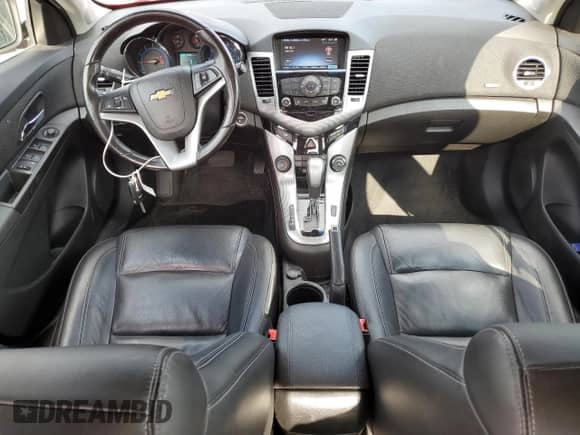 2015 Chevrolet Cruze LTZ z VIN 1G1PG5SB1F7199154, wystawiony jako Copart lot #67672145 z przebiegiem 146 504 mil mil oraz Szkoda całkowita • Salvage title. Historia ofert i sprzedaży dostępna na DreamBid. Obrazek 8.