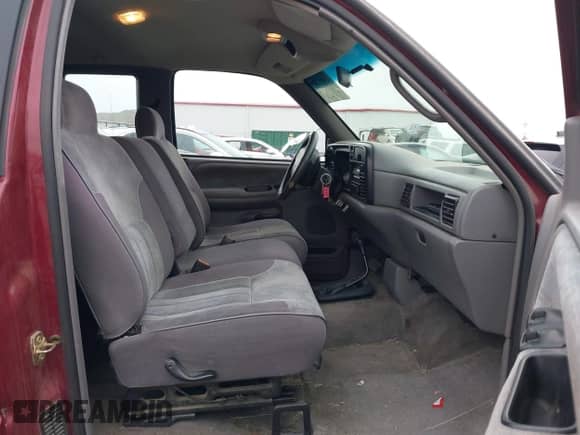 1996 Dodge 1500 z VIN 3B7HF13Z9TG185425, wystawiony jako IAAI lot #43512499 z przebiegiem 102 934 mil mil oraz . Historia ofert i sprzedaży dostępna na DreamBid. Obrazek 5.