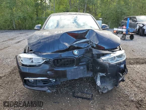 2017 BMW 3 Series 330i xDrive with VIN WBA8D9C37HA011095, listed as a Copart auction lot 70689235 with 92,178 mi miles and Salvage title. Bid and sale history available at DreamBid. Image 5.