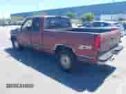1998 Chevrolet Silverado 1500 z VIN 2GCEK19R9W1114583, wystawiony jako IAAI lot #42708464 z przebiegiem 176 412 mil mil oraz . Historia ofert i sprzedaży dostępna na DreamBid. Obrazek 3.
