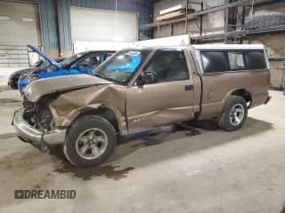 2002 Chevrolet S-10 с VIN 1GCCS145228229657, выставлен на аукционе Copart как лот 84405084 с пробегом Не указан миль и Списание • Salvage title. История ставок и продаж доступна на DreamBid. Изображение 1.