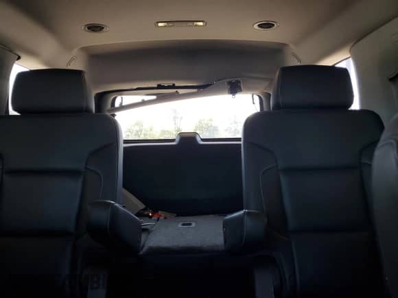 2017 Chevrolet Tahoe Premier z VIN 1GNSKCKC3HR264954, wystawiony jako Copart lot #84480905 z przebiegiem 111 314 mil mil oraz Szkoda całkowita • Salvage title. Historia ofert i sprzedaży dostępna na DreamBid. Obrazek 10.