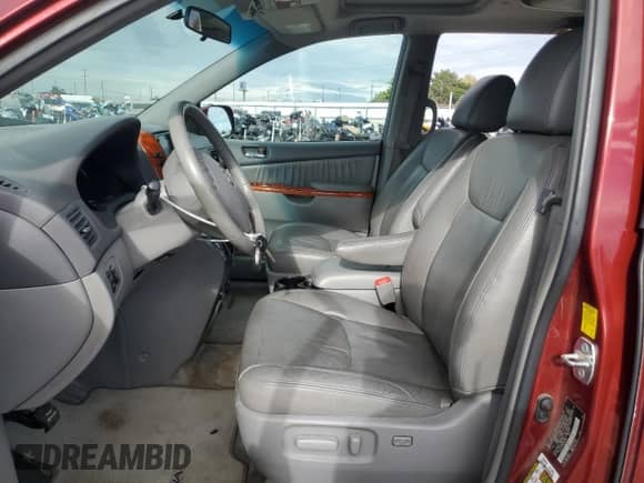 2010 Toyota Sienna XLE с VIN 5TDYK4CC1AS342159, выставлен на аукционе Copart как лот 84412115 с пробегом 214 042 миль миль и Списание • Salvage title. История ставок и продаж доступна на DreamBid. Изображение 7.