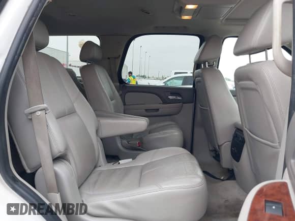 2008 Chevrolet Tahoe LTZ with VIN 1GNFC13048R175160, listed as a IAAI auction lot 41452256 with 258,793 mi miles and . Bid and sale history available at DreamBid. Image 8.