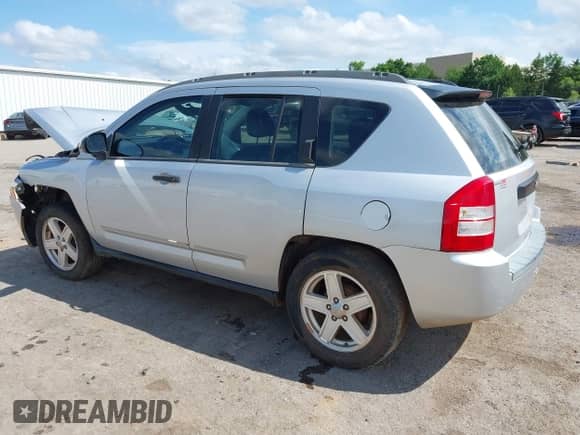 2008 Jeep Compass Sport с VIN 1J8FT47058D735438, выставлен на аукционе IAAI как лот 42367909 с пробегом 177 453 миль миль и . История ставок и продаж доступна на DreamBid. Изображение 3.