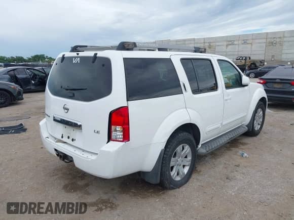 2005 Nissan Pathfinder LE z VIN 5N1AR18U25C732610, wystawiony jako IAAI lot #42480599 z przebiegiem 266 668 mil mil oraz . Historia ofert i sprzedaży dostępna na DreamBid. Obrazek 4.