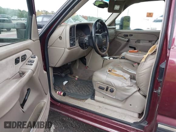 2002 Chevrolet Silverado 1500 LS with VIN 2GCEC19T221350852, listed as a IAAI auction lot 43544921 with 300,174 mi miles and . Bid and sale history available at DreamBid. Image 5.