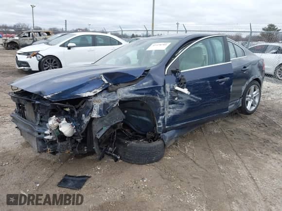 2015 Volvo S60 T5 Premier с VIN YV1612TK4F1342449, выставлен на аукционе IAAI как лот 41478701 с пробегом 106 884 миль миль и . История ставок и продаж доступна на DreamBid. Изображение 2.