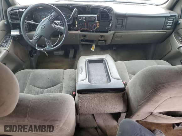 2005 Chevrolet Tahoe LS с VIN 1GNEC13T75J213173, выставлен на аукционе Copart как лот 64427955 с пробегом Не указан миль и Списание • Salvage title. История ставок и продаж доступна на DreamBid. Изображение 8.