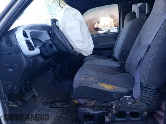 1999 Dodge 3500 z VIN 1B7MF3368XJ523868, wystawiony jako Copart lot #81302514 z przebiegiem 236 339 mil mil oraz Czysty tytuł • Clean title. Historia ofert i sprzedaży dostępna na DreamBid. Obrazek 7.