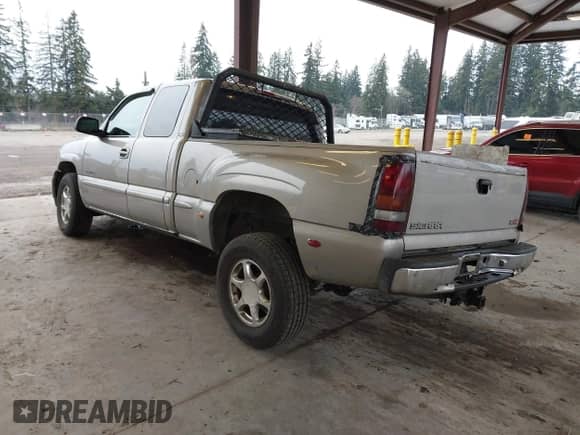 2002 GMC Sierra 1500 Denali z VIN 2GTFK69U421321155, wystawiony jako IAAI lot #41636514 z przebiegiem 171 955 mil mil oraz . Historia ofert i sprzedaży dostępna na DreamBid. Obrazek 3.