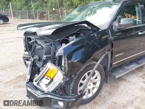 2015 GMC Sierra 1500 Denali z VIN 3GTU2WEC4FG329421, wystawiony jako IAAI lot #42930025 z przebiegiem 102 820 mil mil oraz . Historia ofert i sprzedaży dostępna na DreamBid. Obrazek 17.