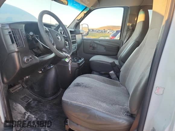 2013 Chevrolet Express Passenger LT с VIN 1GAZG1FAXD1109101, выставлен на аукционе Copart как лот 81935045 с пробегом 214 324 миль миль и Списание • Salvage title. История ставок и продаж доступна на DreamBid. Изображение 7.