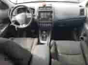 2021 Mitsubishi Outlander ES z VIN JA4ARUAU7MU005708, wystawiony jako Copart lot #80454945 z przebiegiem 59 245 mil mil oraz Szkoda całkowita • Salvage title. Historia ofert i sprzedaży dostępna na DreamBid. Obrazek 8.