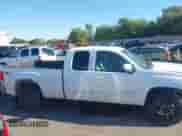 2007 GMC Sierra 1500 Work Truck z VIN 1GTEK19067Z584984, wystawiony jako IAAI lot #42665256 z przebiegiem 421 447 mil mil oraz . Historia ofert i sprzedaży dostępna na DreamBid. Obrazek 13.