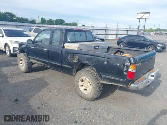 1997 Toyota Tacoma с VIN 4TAWN72N0VZ281132, выставлен на аукционе IAAI как лот 42177363 с пробегом 145 622 миль миль и . История ставок и продаж доступна на DreamBid. Изображение 3.