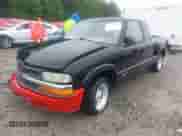 2003 Chevrolet S-10 LS z VIN 1GCCS19X838147296, wystawiony jako IAAI lot #42240776 z przebiegiem 159 943 mil mil oraz . Historia ofert i sprzedaży dostępna na DreamBid. Obrazek 2.