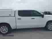 2022 Chevrolet Silverado 1500 Custom z VIN 3GCPWBEK3NG157320, wystawiony jako IAAI lot #42612177 z przebiegiem 135 668 mil mil oraz . Historia ofert i sprzedaży dostępna na DreamBid. Obrazek 13.