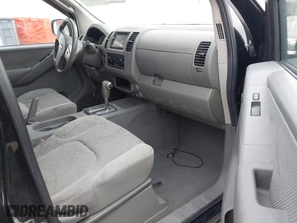 2008 Nissan Frontier Nismo z VIN 1N6AD07U38C440335, wystawiony jako IAAI lot #41760107 z przebiegiem 160 135 mil mil oraz . Historia ofert i sprzedaży dostępna na DreamBid. Obrazek 5.