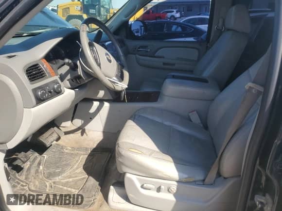 2007 Chevrolet Tahoe LS with VIN 1GNFK13057J382947, listed as a Copart auction lot 52784125 with 264,014 mi miles and Salvage title. Bid and sale history available at DreamBid. Image 7.