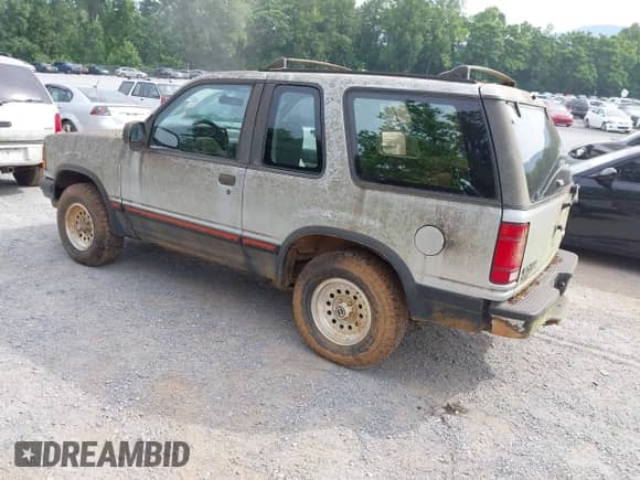 1992 Ford Explorer Eddie Bauer with VIN 1FMCU24X7NUA67002, listed as a IAAI auction lot 42420720 with 28,512 mi miles and . Bid and sale history available at DreamBid. Image 3.