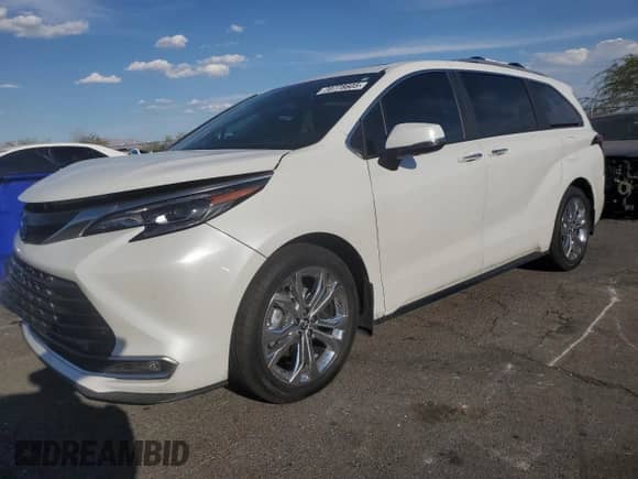 2024 Toyota Sienna Platinum с VIN 5TDERKECXRS215390, выставлен на аукционе Copart как лот 70778605 с пробегом 15 457 миль миль и Списание • Salvage title. История ставок и продаж доступна на DreamBid. Изображение 1.