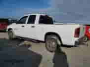 2005 Dodge 1500 ST z VIN 1D7HA18K55J597181, wystawiony jako Copart lot #77262604 z przebiegiem 177 093 mil mil oraz Czysty tytuł • Clean title. Historia ofert i sprzedaży dostępna na DreamBid. Obrazek 2.
