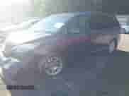 2014 Toyota Sienna XLE с VIN 5TDYK3DC6ES516726, выставлен на аукционе IAAI как лот 43054312 с пробегом 126 485 миль миль и . История ставок и продаж доступна на DreamBid. Изображение 17.