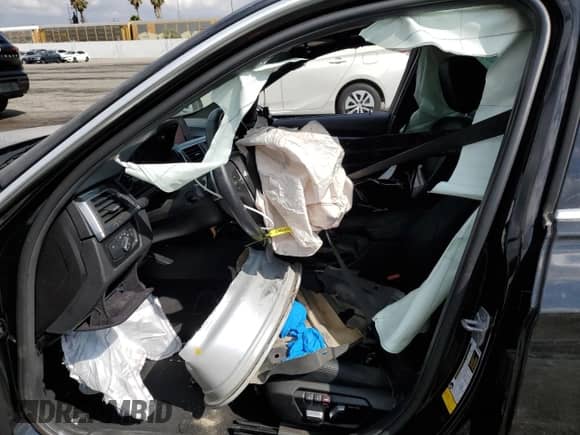 2018 BMW 3 Series 330i with VIN WBA8B9G53JNU97503, listed as a Copart auction lot 80083495 with 26,212 mi miles and Salvage title. Bid and sale history available at DreamBid. Image 7.