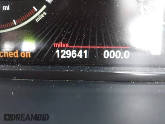 2015 BMW 5 Series 550i с VIN WBAKN9C55FD960807, выставлен на аукционе IAAI как лот 42640043 с пробегом 129 641 миль миль и . История ставок и продаж доступна на DreamBid. Изображение 15.