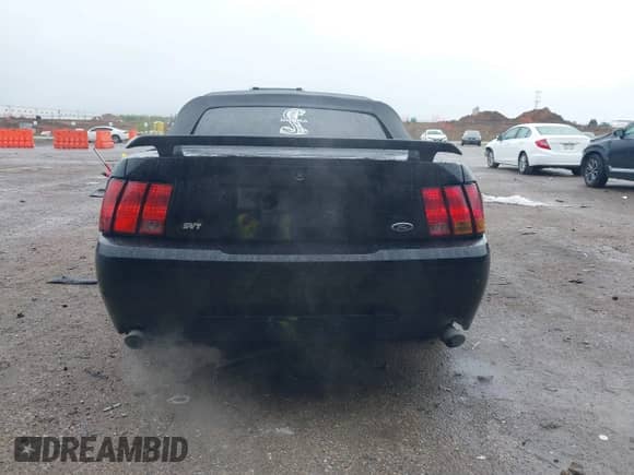 2001 Ford Mustang SVT Cobra z VIN 1FAFP46V81F232446, wystawiony jako IAAI lot #41957862 z przebiegiem 213 625 mil mil oraz . Historia ofert i sprzedaży dostępna na DreamBid. Obrazek 16.