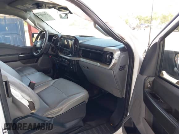 2021 Ford F-150 XLT z VIN 1FTEX1C56MKE47893, wystawiony jako IAAI lot #42095350 z przebiegiem 89 885 mil mil oraz . Historia ofert i sprzedaży dostępna na DreamBid. Obrazek 5.