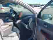 2004 Toyota Sienna XLE z VIN 5TDZA22C44S045985, wystawiony jako IAAI lot #42528082 z przebiegiem 206 894 mil mil oraz . Historia ofert i sprzedaży dostępna na DreamBid. Obrazek 5.