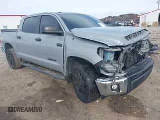 2018 Toyota Tundra SR5 с VIN 5TFDW5F17JX772260, выставлен на аукционе IAAI как лот 41406071 с пробегом 138 138 миль миль и . История ставок и продаж доступна на DreamBid. Изображение 1.