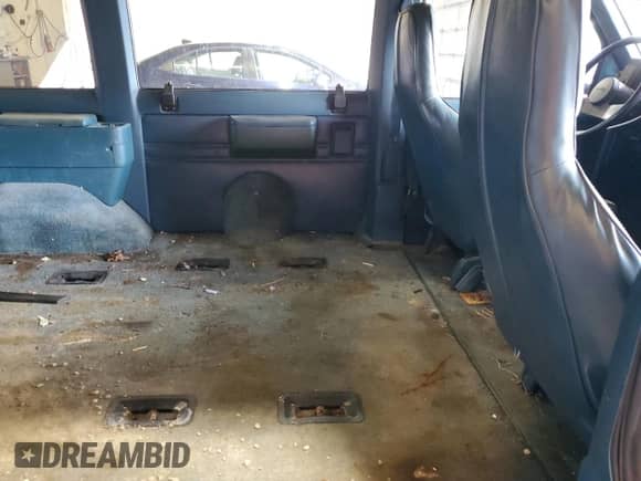 1988 Chevrolet Astro с VIN 1GNDM15Z5JB173416, выставлен на аукционе Copart как лот 57122485 с пробегом 46 142 миль миль и Списание • Salvage title. История ставок и продаж доступна на DreamBid. Изображение 11.