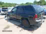 2005 Chevrolet TrailBlazer LS z VIN 1GNDT13S852333593, wystawiony jako IAAI lot #42690745 z przebiegiem 260 137 mil mil oraz . Historia ofert i sprzedaży dostępna na DreamBid. Obrazek 3.