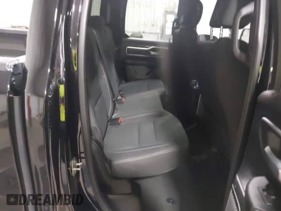 2023 Ram 1500 Big Horn z VIN 1C6RREBT7PN516247, wystawiony jako IAAI lot #41953044 z przebiegiem 44 631 mil mil oraz . Historia ofert i sprzedaży dostępna na DreamBid. Obrazek 8.