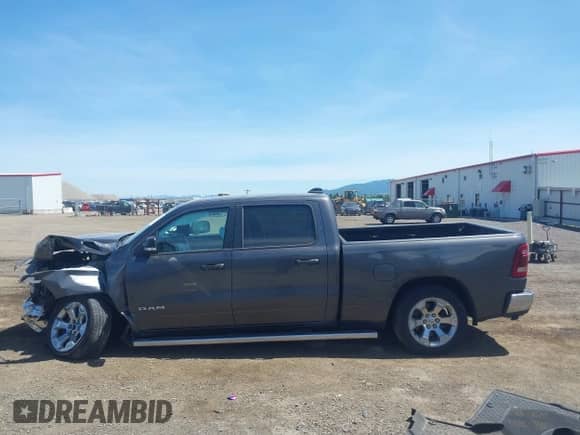 2022 Ram 1500 Big Horn z VIN 1C6SRFMT8NN481607, wystawiony jako IAAI lot #42359931 z przebiegiem 35 893 mil mil oraz . Historia ofert i sprzedaży dostępna na DreamBid. Obrazek 14.