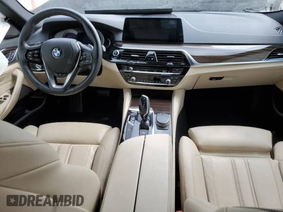 2019 BMW 5 Series 540i xDrive z VIN WBAJE7C53KWW29142, wystawiony jako Copart lot #80081955 z przebiegiem Nie podano mil oraz Szkoda całkowita • Salvage title. Historia ofert i sprzedaży dostępna na DreamBid. Obrazek 8.