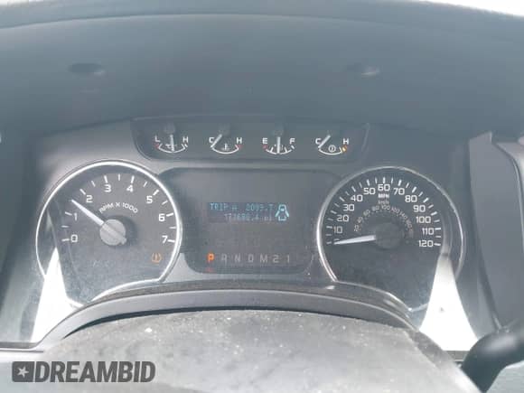 2011 Ford F-150 XL z VIN 1FTFX1CF1BKD84437, wystawiony jako IAAI lot #41650558 z przebiegiem 171 688 mil mil oraz . Historia ofert i sprzedaży dostępna na DreamBid. Obrazek 7.