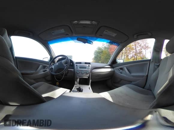 2007 Toyota Camry CE z VIN 4T1BE46K07U506100, wystawiony jako IAAI lot #43371728 z przebiegiem 103 537 mil mil oraz . Historia ofert i sprzedaży dostępna na DreamBid. Obrazek 18.