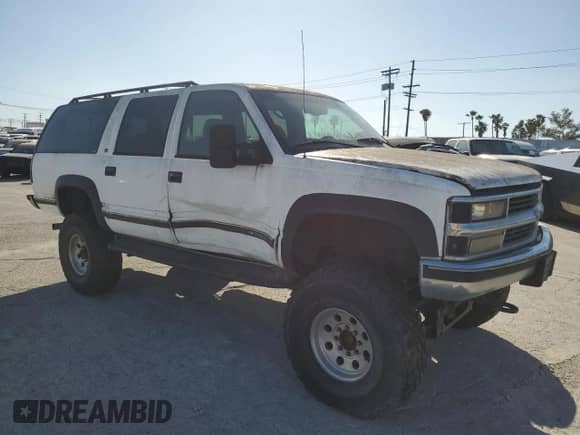 1999 Chevrolet Suburban с VIN 1GNGK26J7XJ489089, выставлен на аукционе Copart как лот 55211905 с пробегом 177 558 миль миль и Списание • Salvage title. История ставок и продаж доступна на DreamBid. Изображение 4.