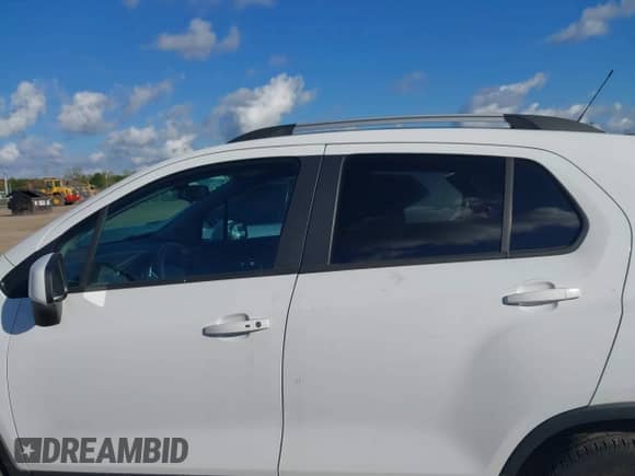2021 Chevrolet Trax LT with VIN KL7CJPSB2MB349279, listed as a IAAI auction lot 43383937 with 40,042 mi miles and . Bid and sale history available at DreamBid. Image 15.