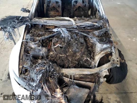 2011 BMW M3 z VIN WBSDX9C50BE399046, wystawiony jako Copart lot #83610864 z przebiegiem Nie podano mil oraz Nie do naprawy • Non repairable. Historia ofert i sprzedaży dostępna na DreamBid. Obrazek 11.