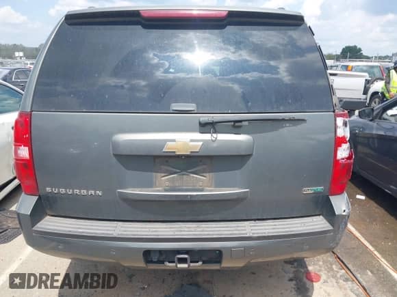 2011 Chevrolet Suburban LT с VIN 1GNSKJE38BR175243, выставлен на аукционе IAAI как лот 43004139 с пробегом 213 604 миль миль и . История ставок и продаж доступна на DreamBid. Изображение 17.