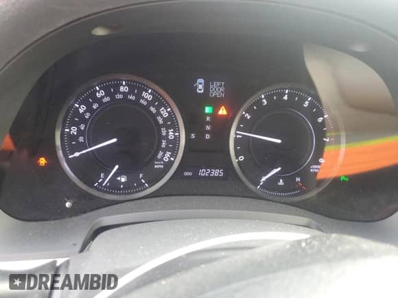 2013 Lexus IS 250 C z VIN JTHFF2C28D2528296, wystawiony jako Copart lot #71704685 z przebiegiem 102 385 mil mil oraz Szkoda całkowita • Salvage title. Historia ofert i sprzedaży dostępna na DreamBid. Obrazek 9.