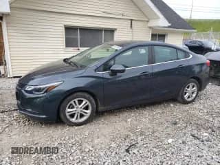 2018 Chevrolet Cruze LT с VIN 1G1BE5SMXJ7159701, выставлен на аукционе Copart как лот 58507845 с пробегом 112 294 миль миль и Списание • Salvage title. История ставок и продаж доступна на DreamBid. Изображение 1.