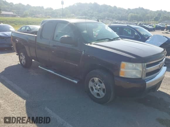 2008 Chevrolet Silverado 1500 1LT with VIN 1GCEC19028Z129340, listed as a IAAI auction lot 43340487 with 233,839 mi miles and . Bid and sale history available at DreamBid. Image 1.