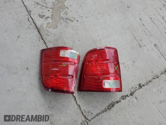 2002 Ford Explorer XLS с VIN 1FMZU72EX2UB37211, выставлен на аукционе Copart как лот 89441575 с пробегом 215 952 миль миль и Списание • Salvage title. История ставок и продаж доступна на DreamBid. Изображение 13.
