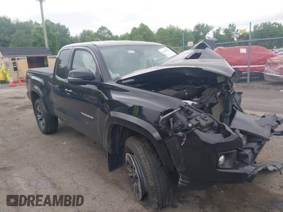 2018 Toyota Tacoma SR5 z VIN 5TFSZ5AN7JX129318, wystawiony jako IAAI lot #42318892 z przebiegiem 78 613 mil mil oraz . Historia ofert i sprzedaży dostępna na DreamBid. Obrazek 1.